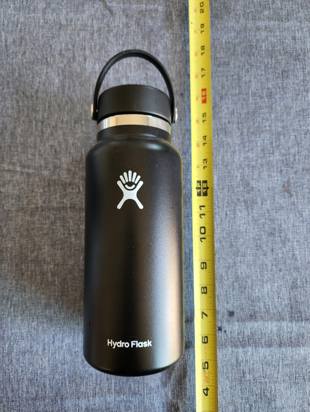 Hydro Flask Insulated Stainless Steel Water Bottle 32oz - Black. Pre Owned